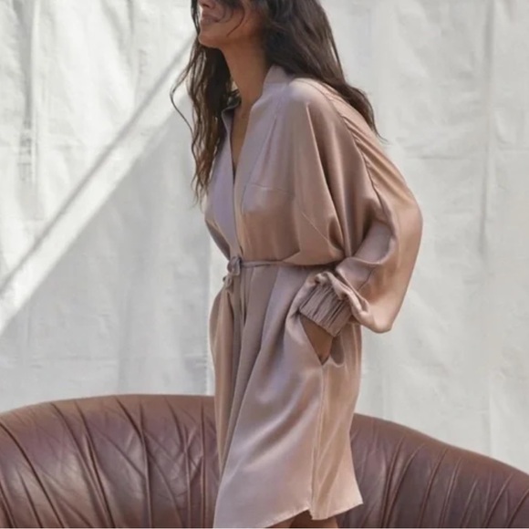 lunya Other - Lunya Washable Silk Robe (M)